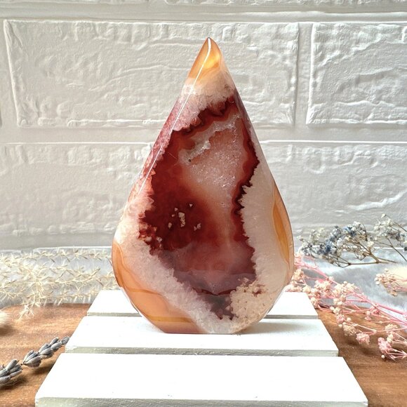 Gorgeous Carnelian Flame - Picture 3 of 8